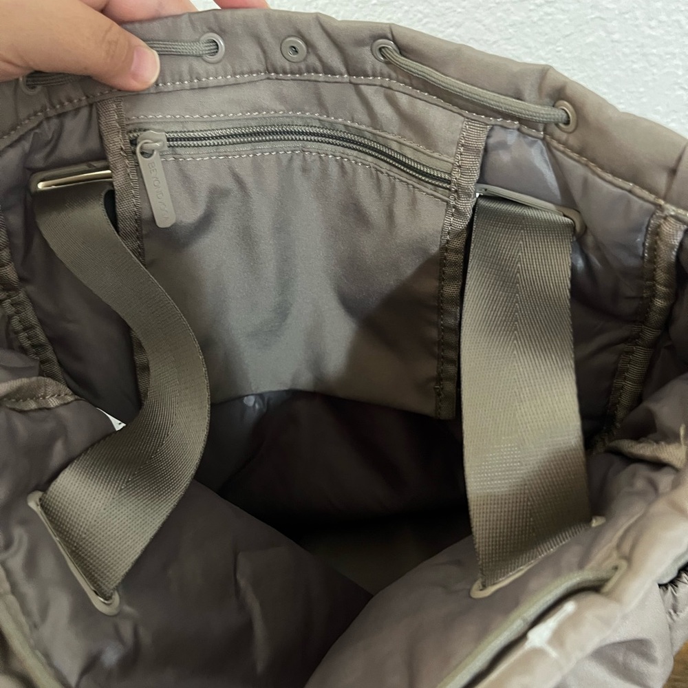 Beyond Yoga Drawstring Backpack, Cream - Picture 3 of 3